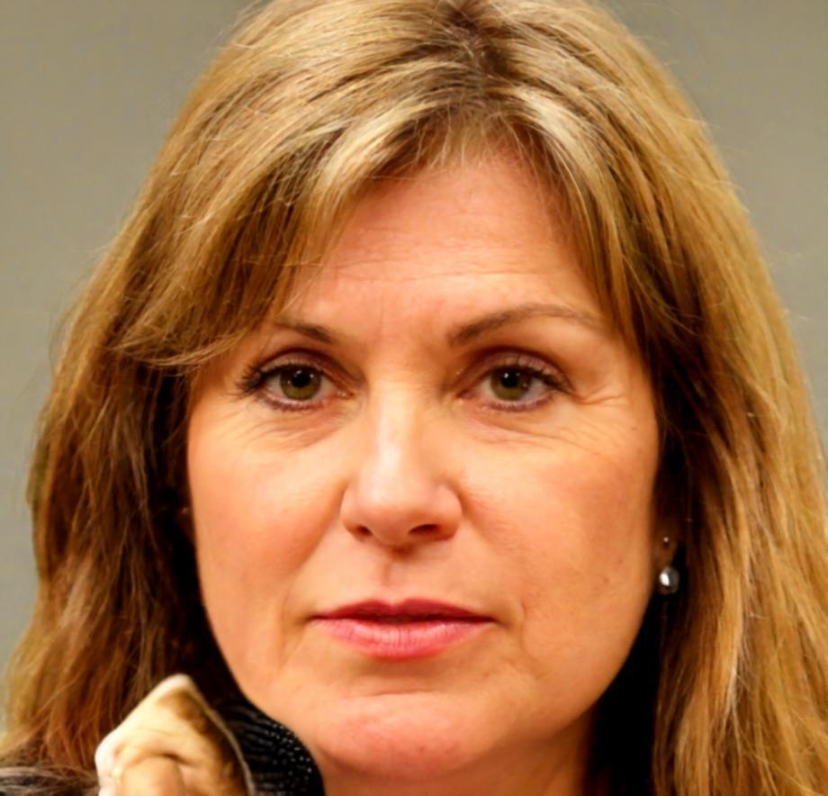 Portrait de Céleste Moreau, spécialiste en gestion de portefeuille