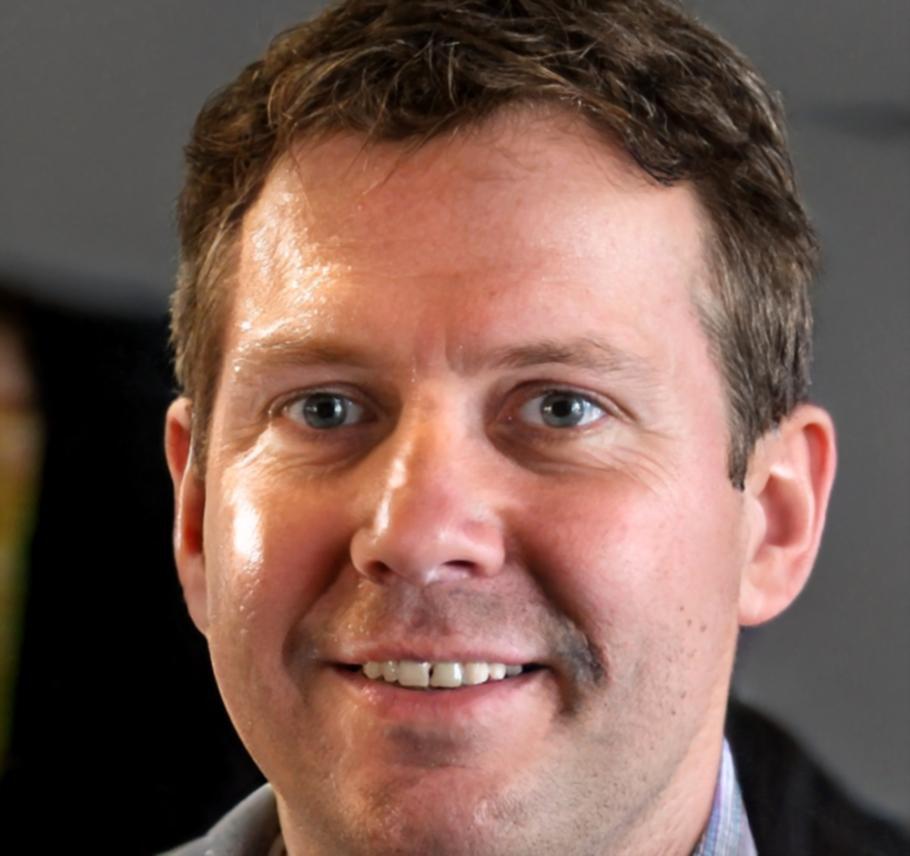 Portrait de Raphaël Dumont, expert en analyse financière